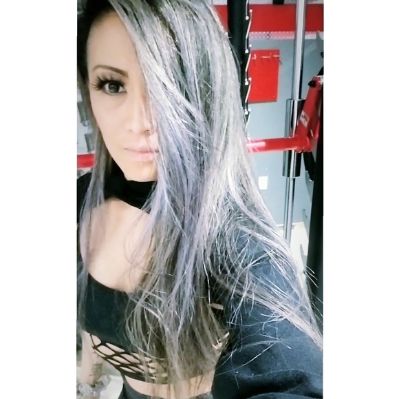 Meet your Posher, Steph - Picture 1 of 3